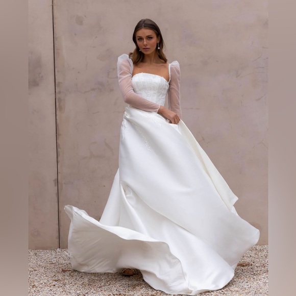 Brand new unaltered and unworn wedding dress - Picture 6 of 6